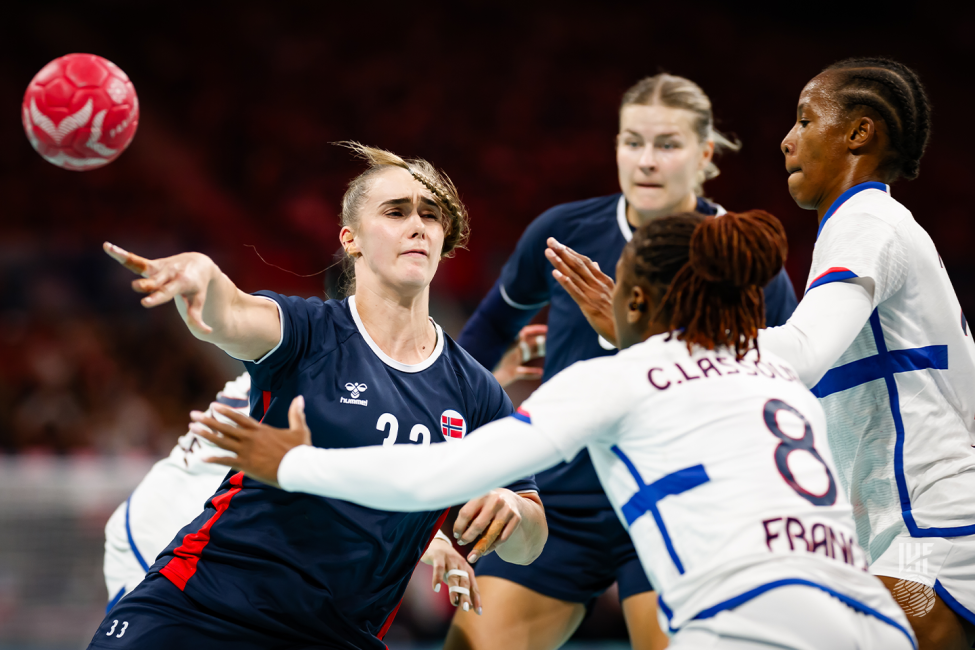 Paris 2024 women's handball Norway vs France