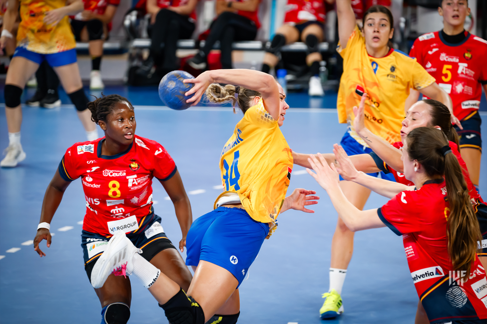 Romania player shooting