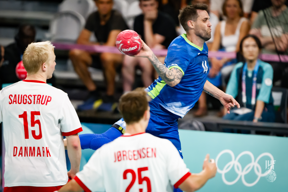 Paris 2024 men's handball Slovenia vs Denmark