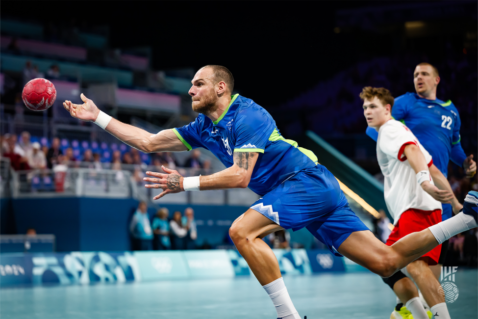 Paris 2024 men's handball Slovenia vs Denmark