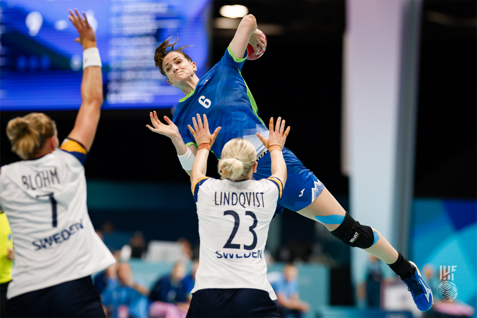 Paris 2024 women's handball Slovenia vs Sweden