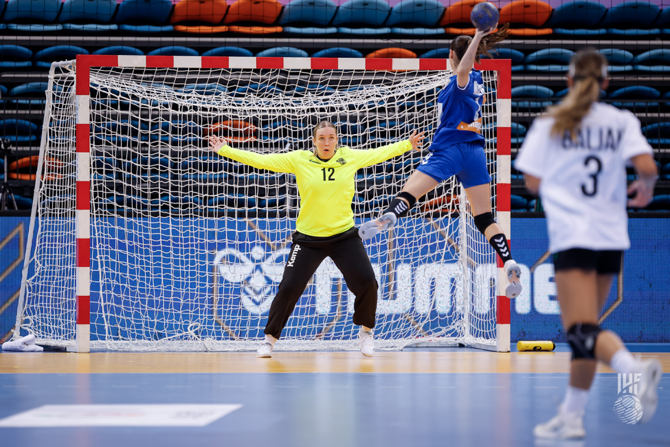 Serbia player shooting
