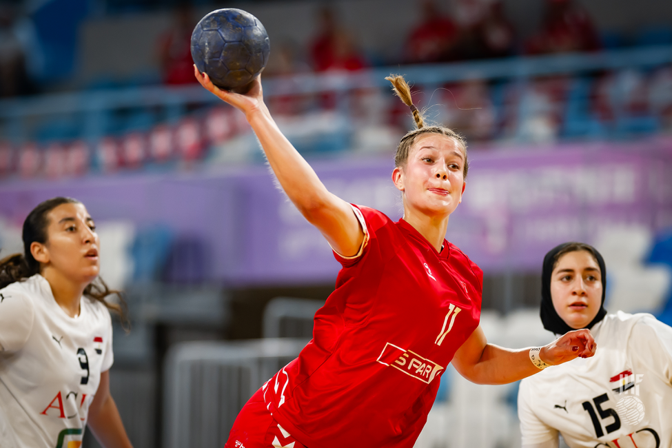Switzerland player shooting