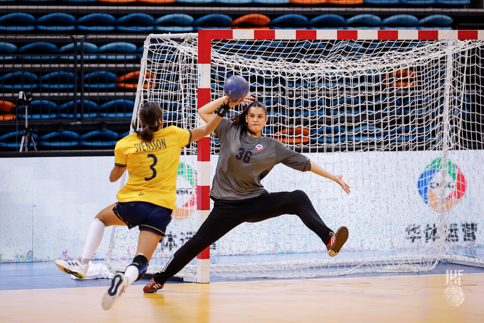 Sweden player shooting
