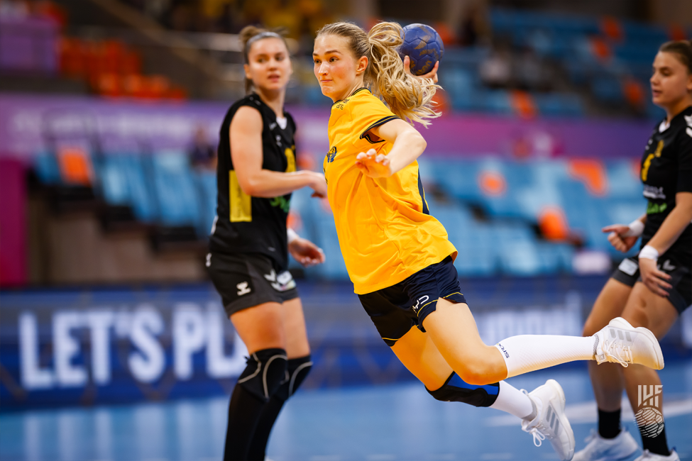 Sweden player shooting
