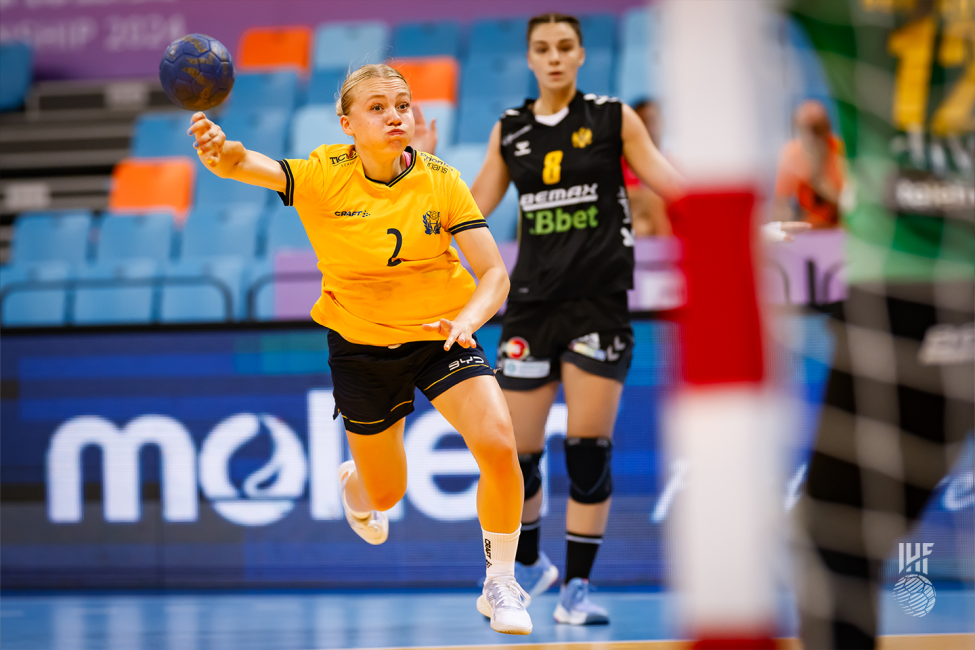 Sweden player shooting