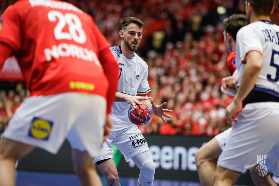 Denmark vs Italy