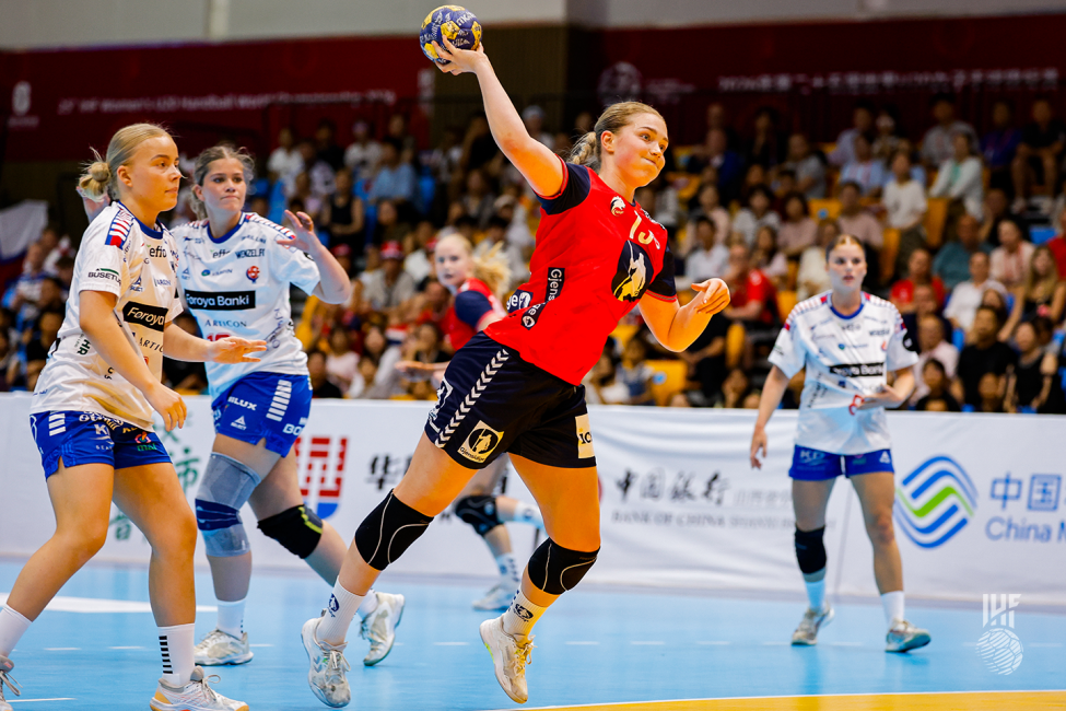 Norway player shooting