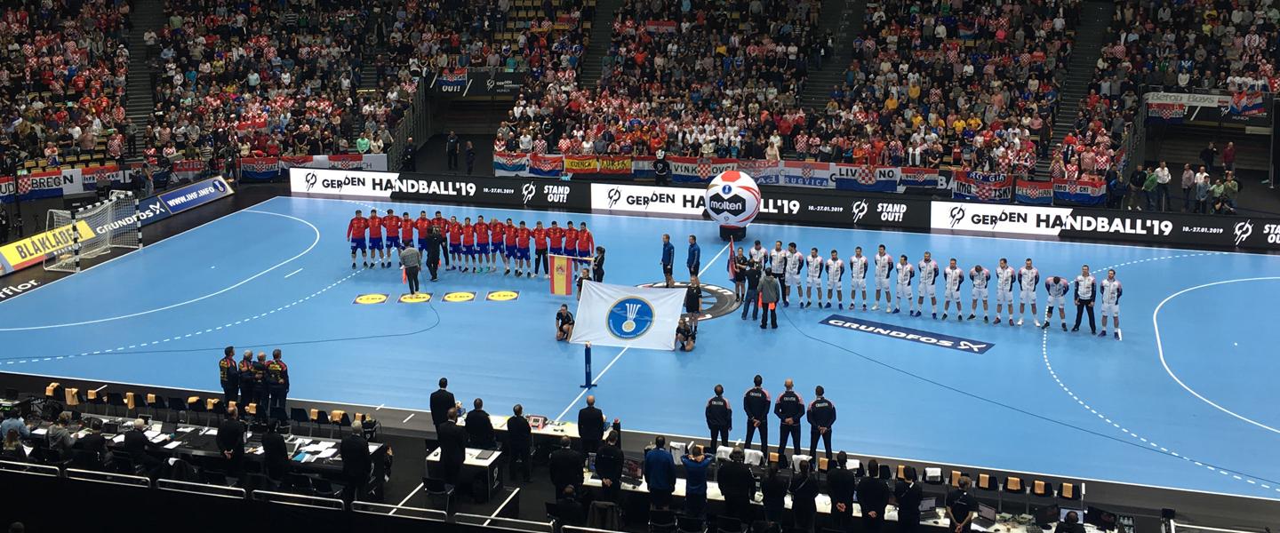 Smiles, professionalism and positive influences for handball