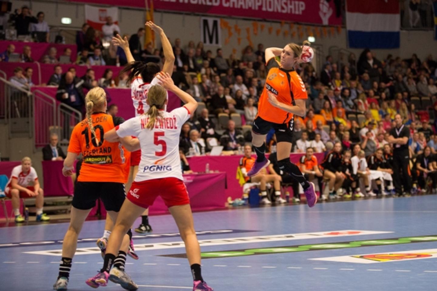 Netherlands and Poland renew rivalry