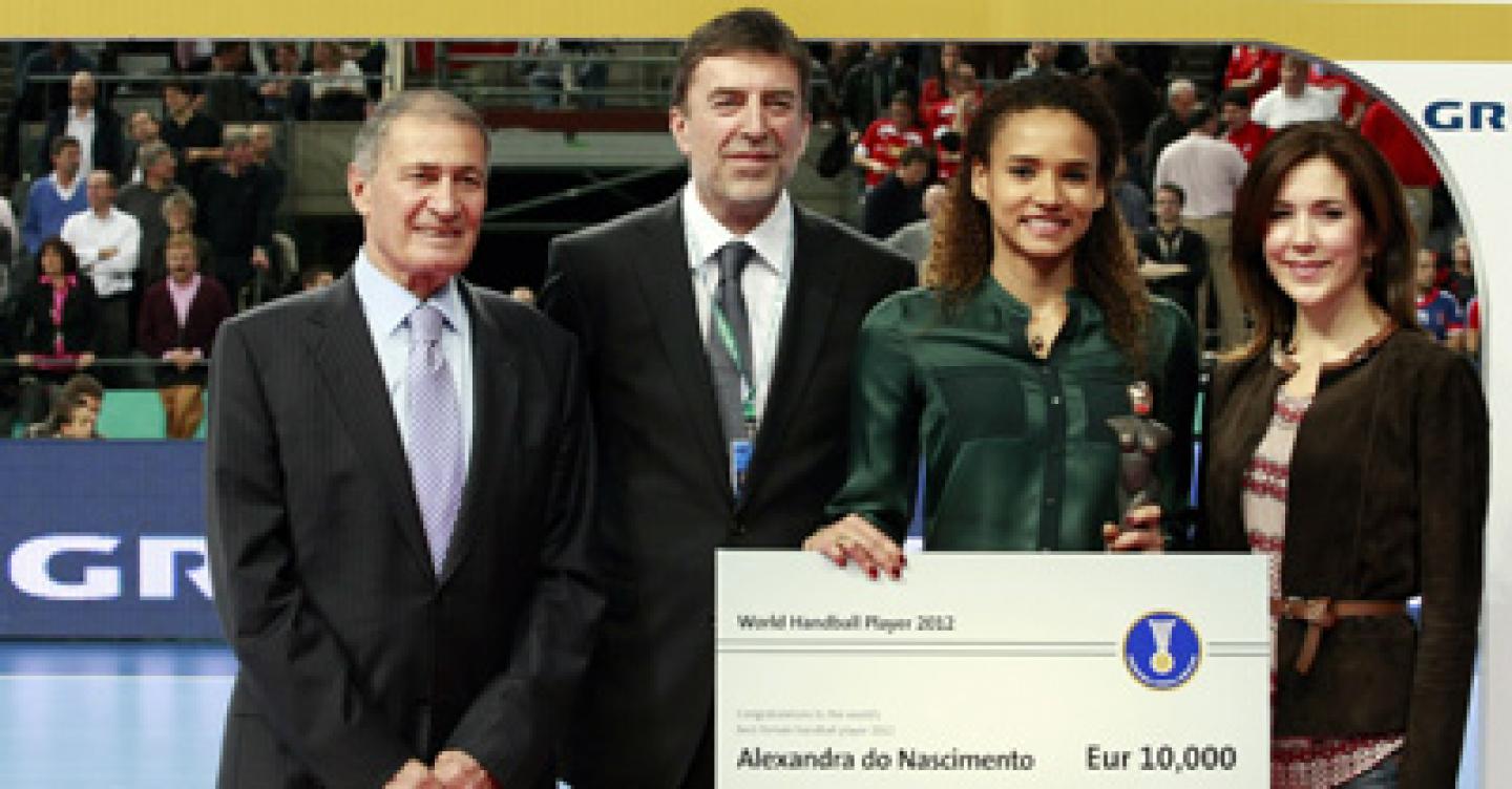 Narcisse and do Nascimento awarded GRUNDFOS World Handball Players of the Year 2012 in Barcelona