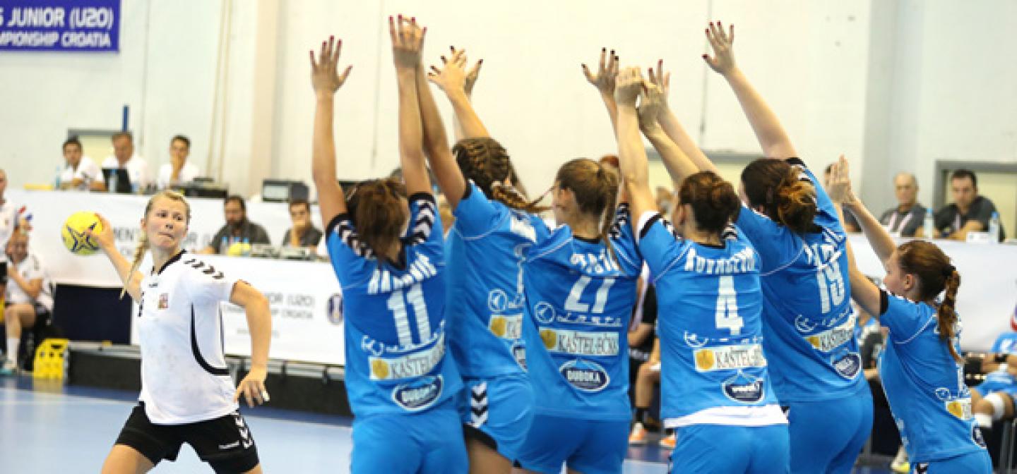 Czech mount late comeback to beat Serbia