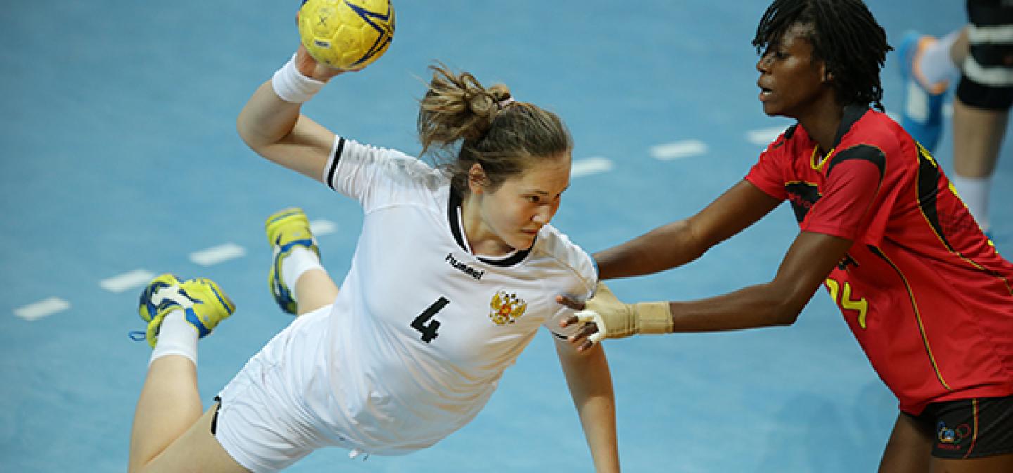 Three World Champions face in girls’ semi-finals