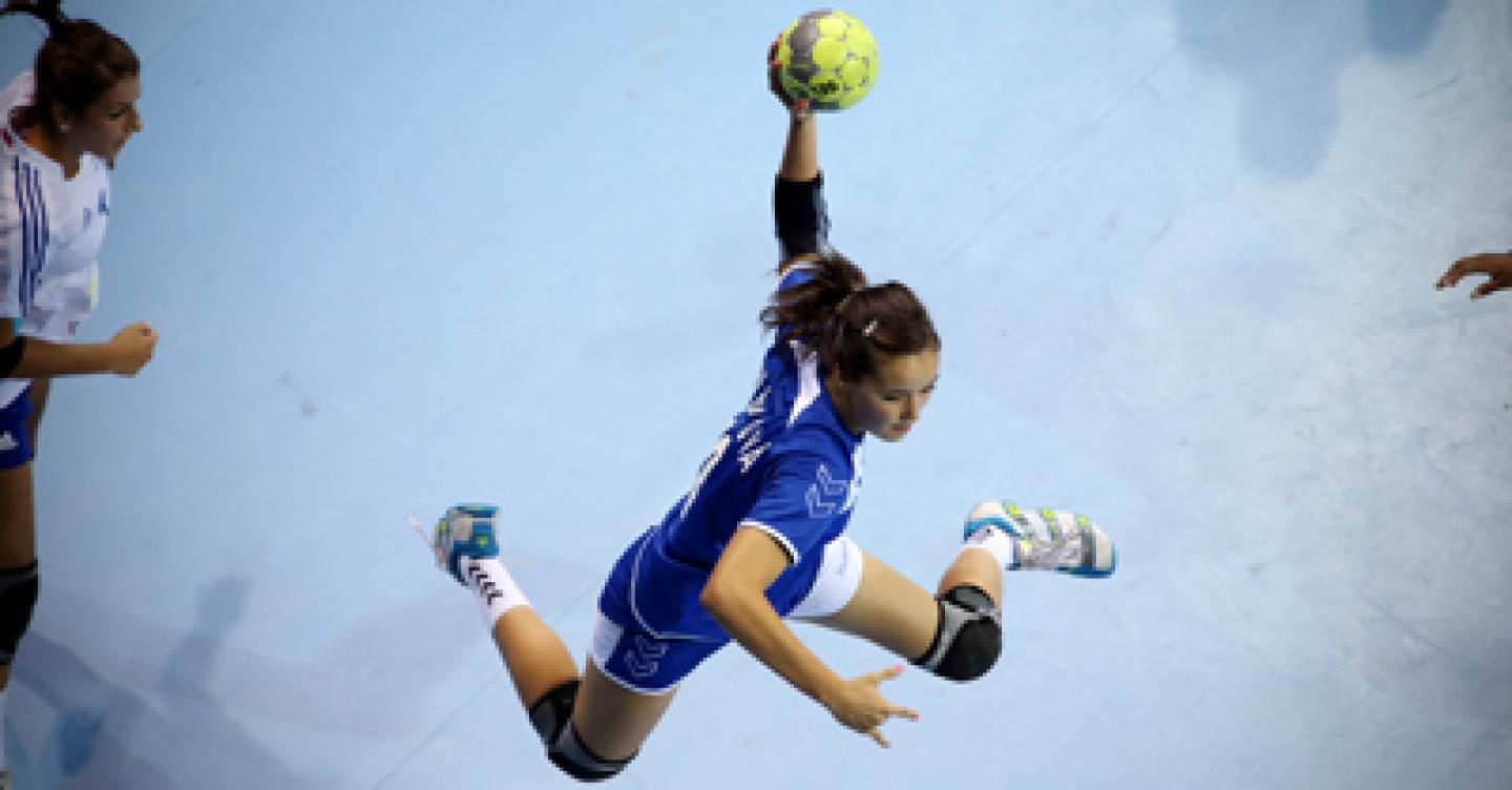 France win top duel, Russia and Romania clash their opponents