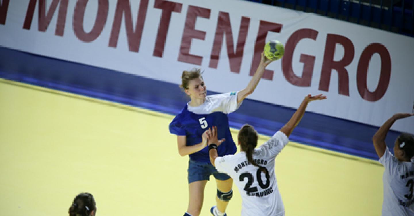 Host Montenegro start with a clear victory
