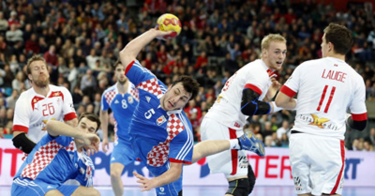 Denmark face Spain for gold