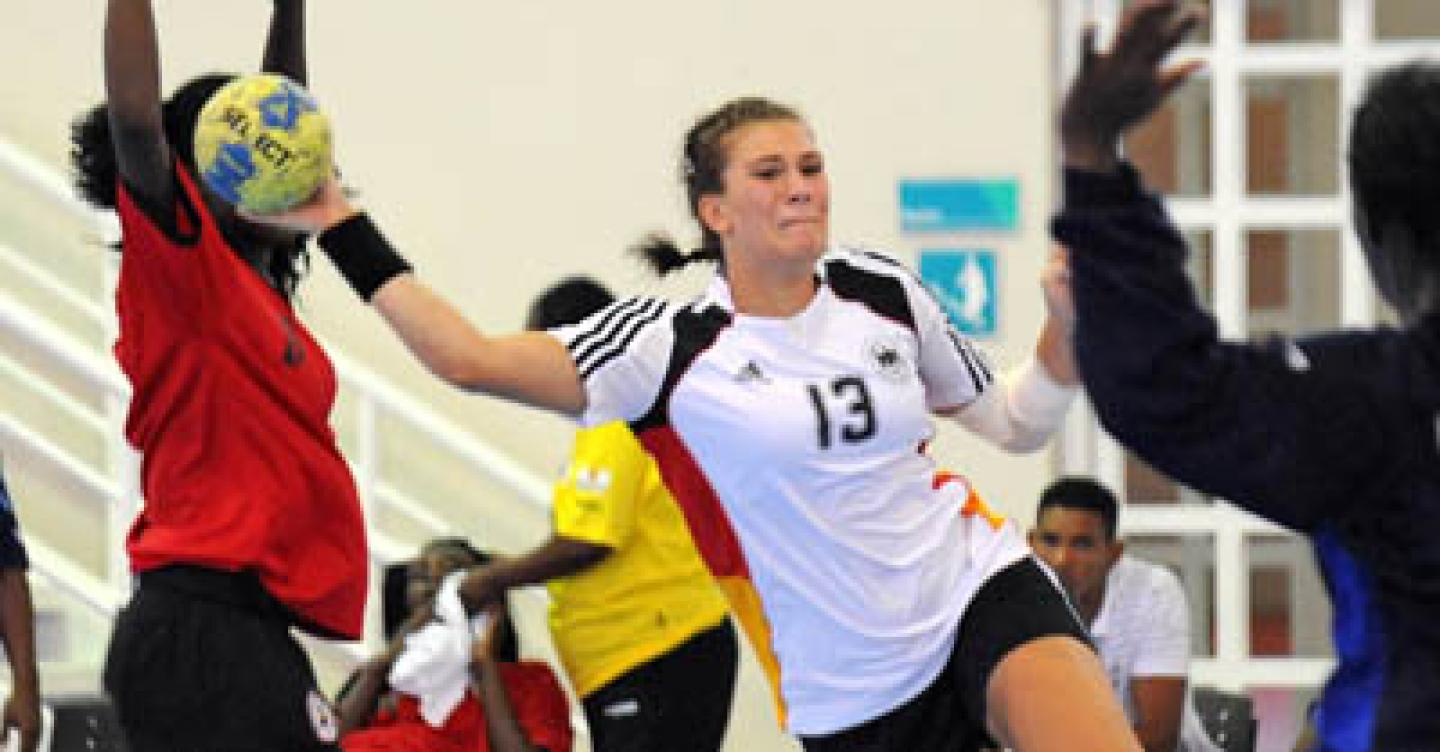 Women's Youth World Championship in DOM - Summary of match day 1