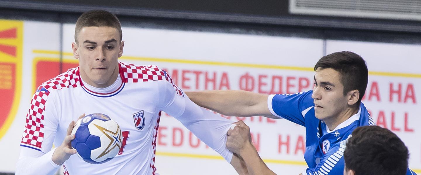 Croatia on a roll, easily defeating Chile