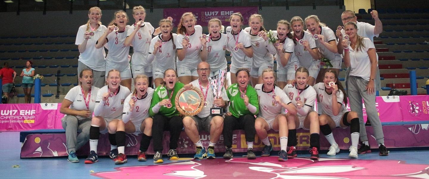 Czech Republic and Switzerland raise U17 EHF Championship trophies