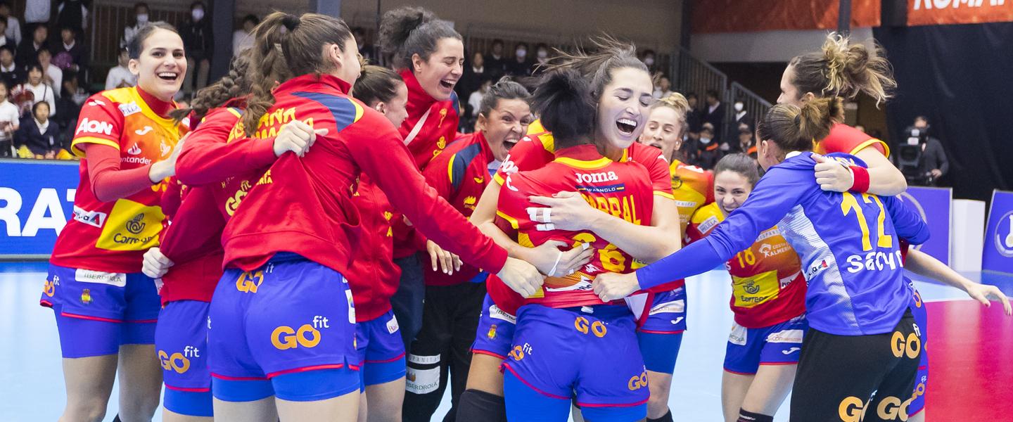 Roller-coaster ride ends with Spain taking group title