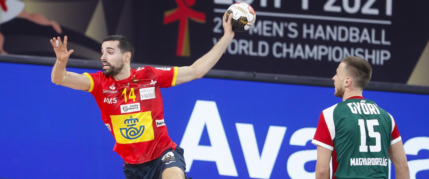 Spain take care of short-handed Hungary to win Group I