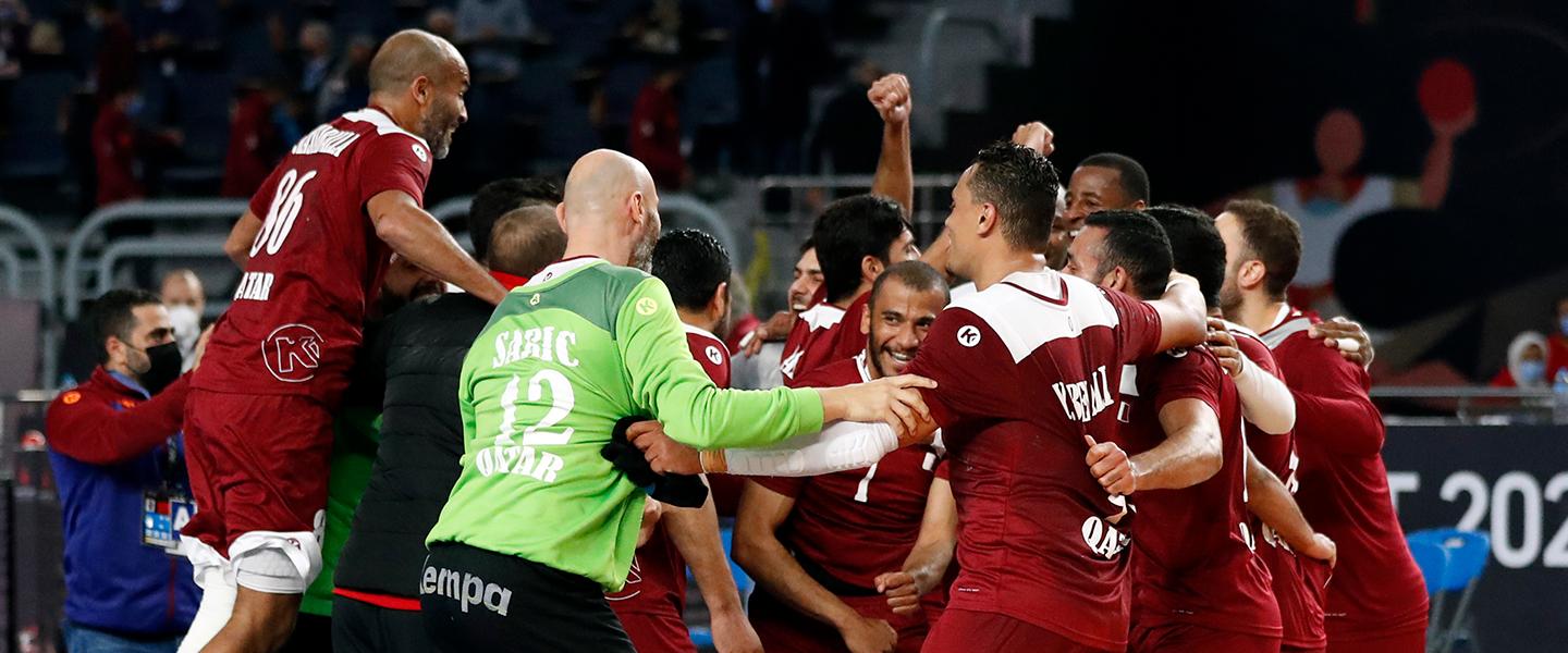 Qatar keep hopes alive, Argentina still waiting