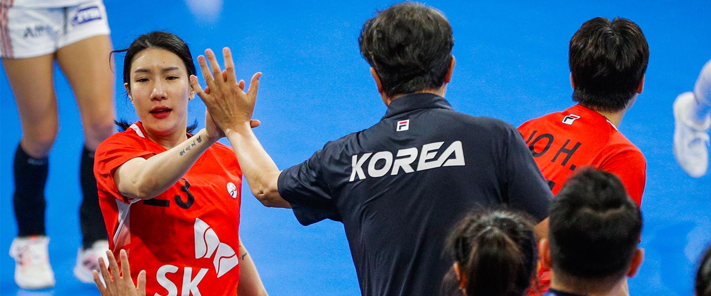 Korea looks to the world in coaching search