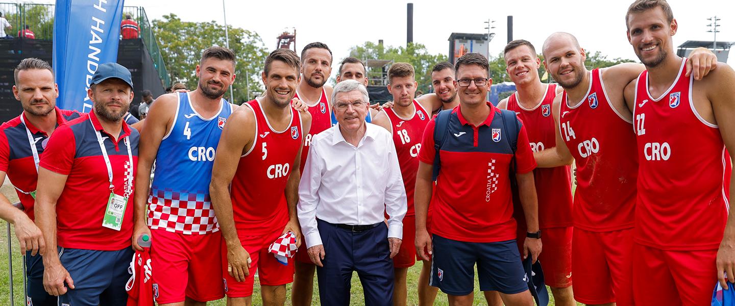 IOC President Bach experiences beach handball again