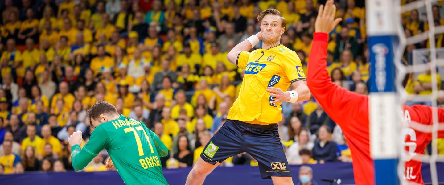 Palicka's heroics steer Sweden to opening win