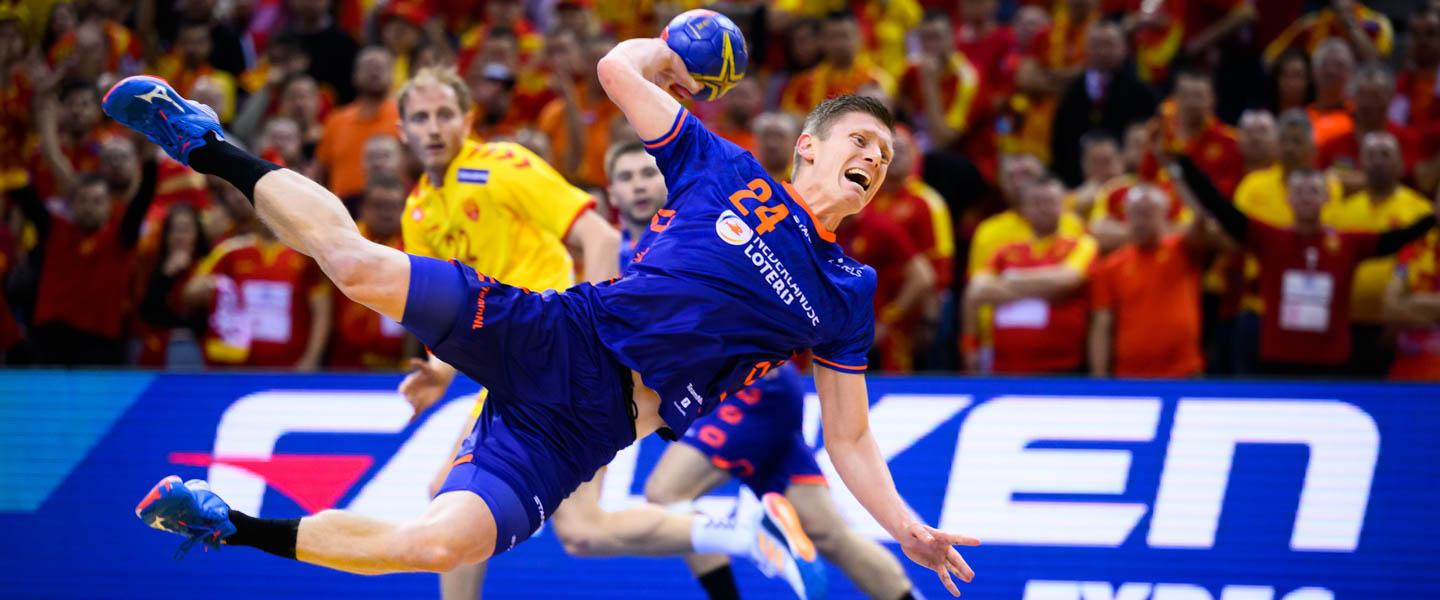 Dutch delight as Macedonians implode in Krakow