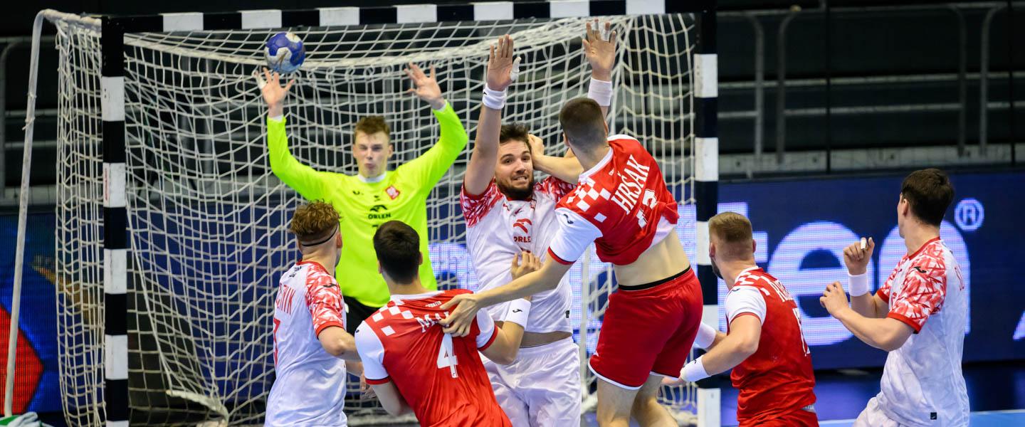 Poland and Croatia share spoils after thrilling match