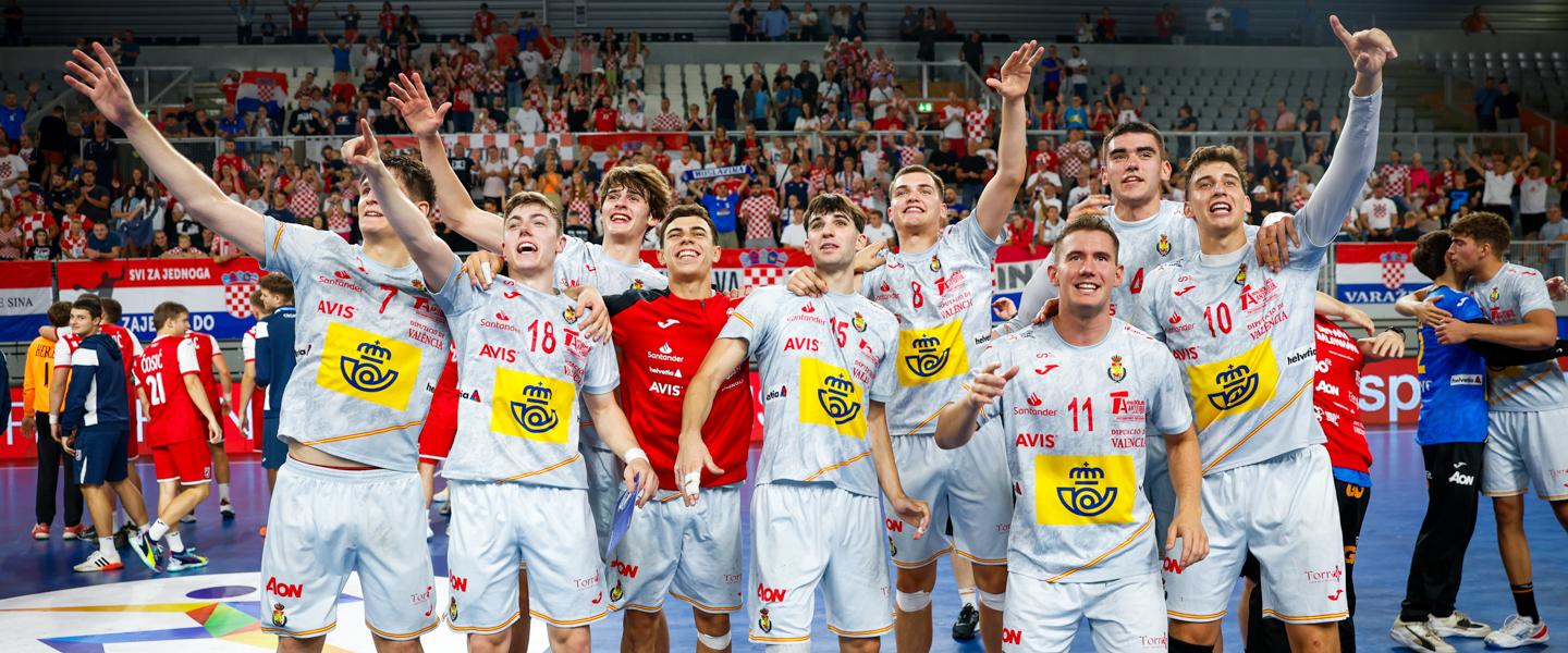 Flawless Spain cruise into final with big win over hosts Croatia