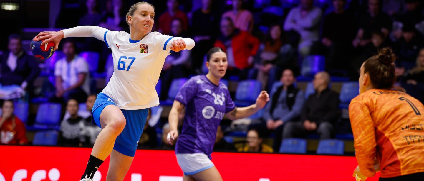 Jeřábková and Malá help Czechia clinch main round spot