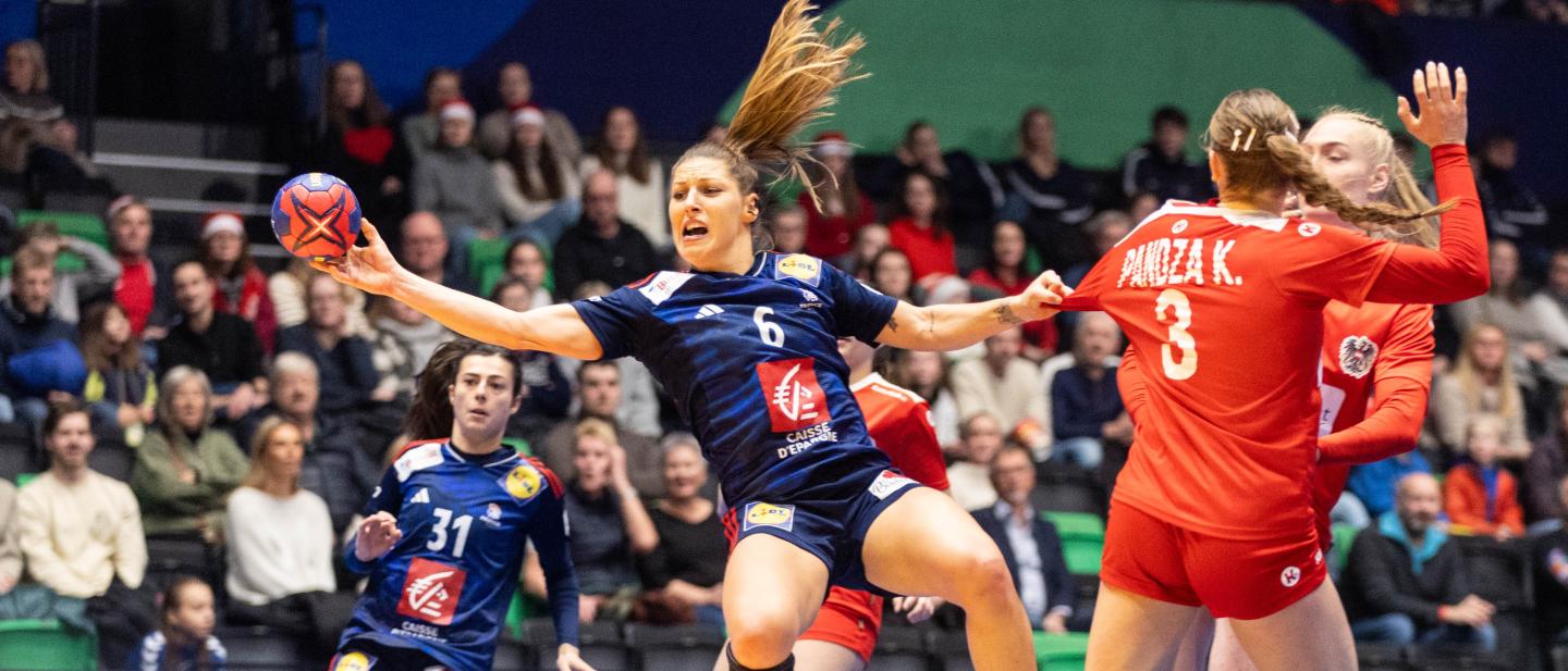 France reign supreme in Trondheim, one foot in final eight