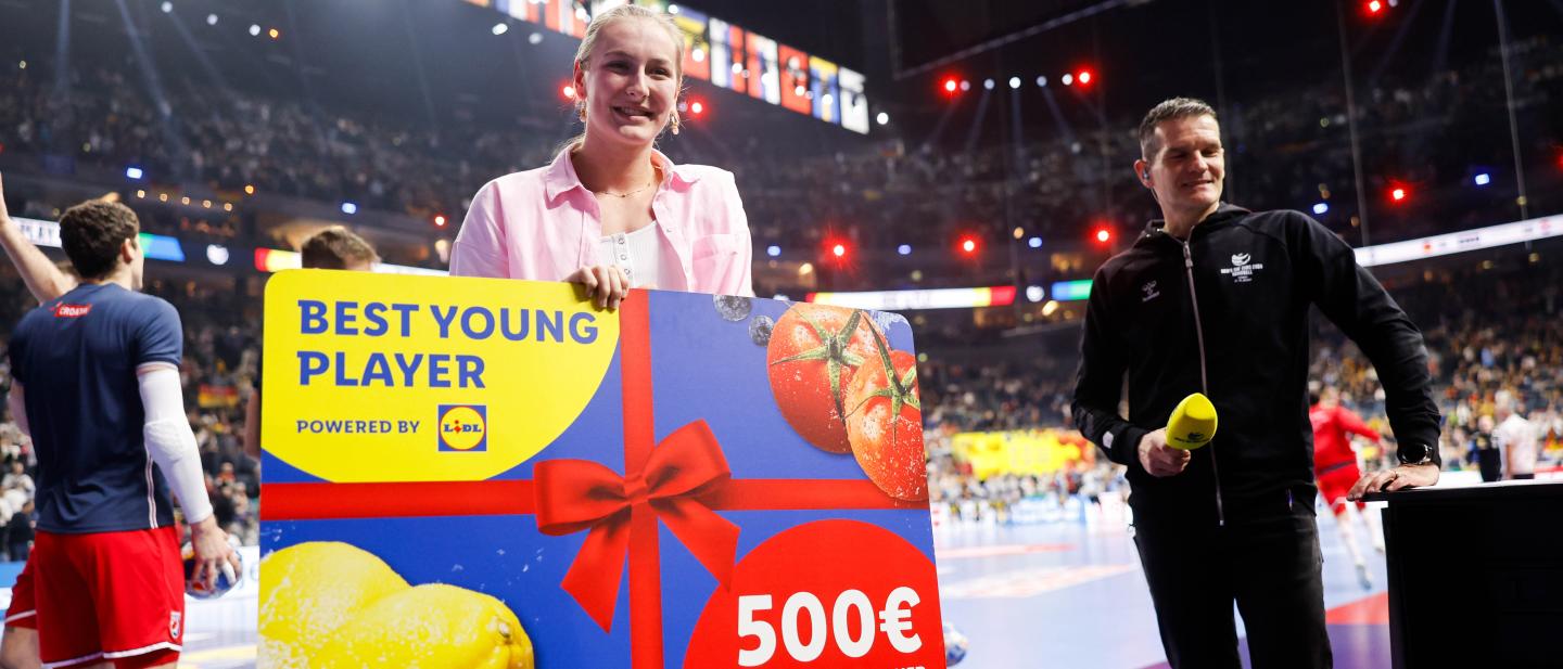 Leuchter sees “Best Young Player Powered by Lidl” award celebrated in packed arena in Cologne