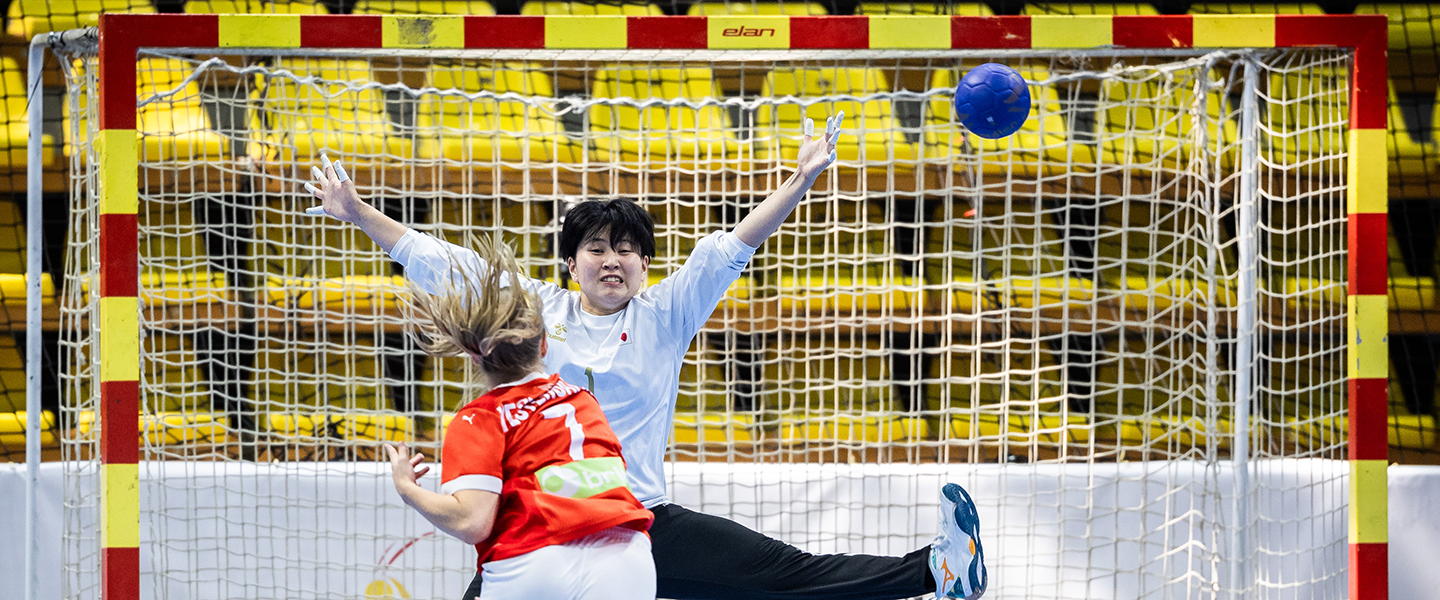 Attacking dominance helps Denmark cruise past Japan