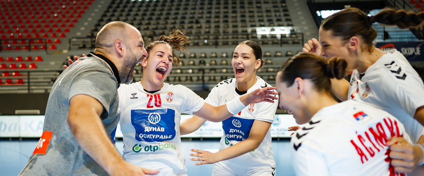 Serbia finally break losing streak against Czechia, Spain set new record against Algeria
