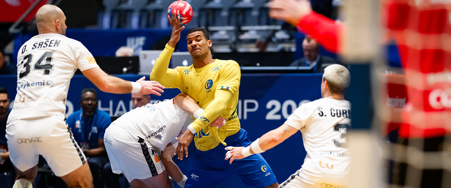 Brazil overcome scary first half to beat USA and head to main round