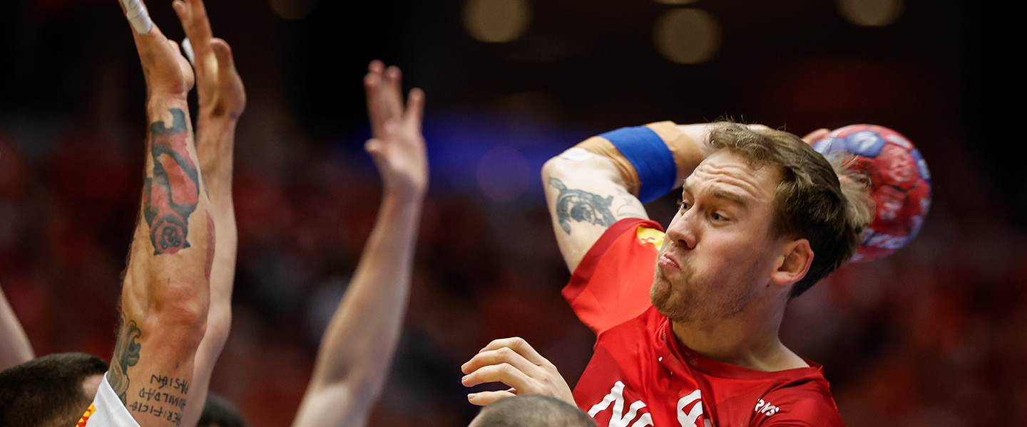 Denmark cruise past Italy to maintain perfect record