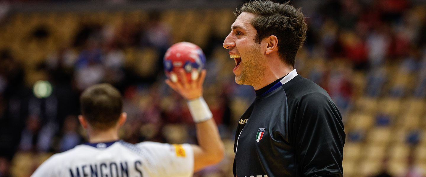 Inspired Italy back to winning ways