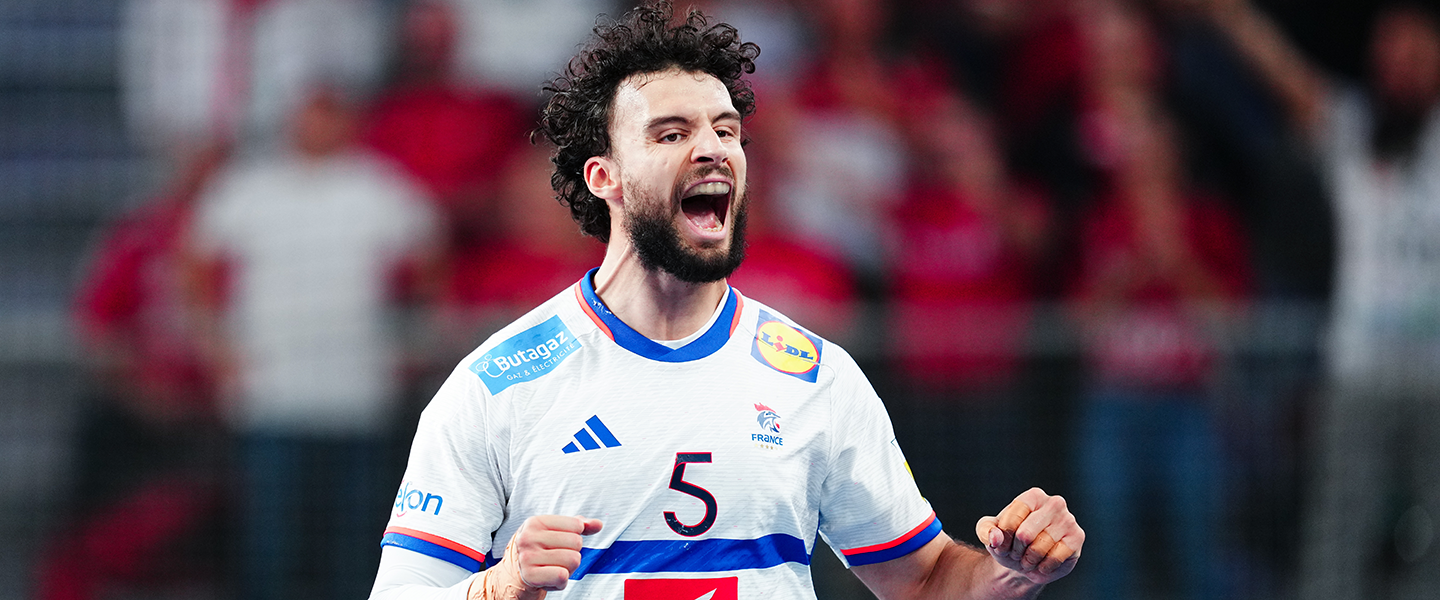 Dominant France powers past Hungary