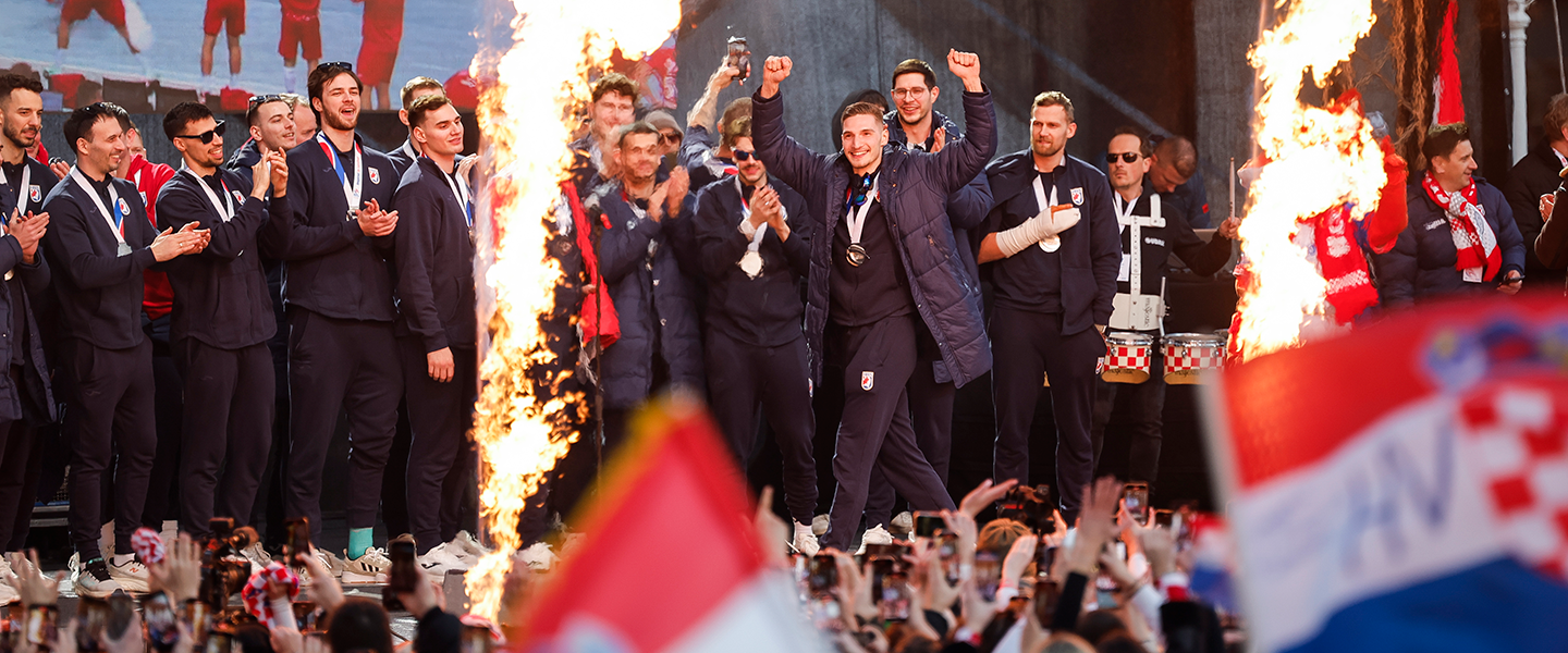 "You are crazy people" - Sigurdsson and Croatia squad return to heroes’ welcome in Zagreb