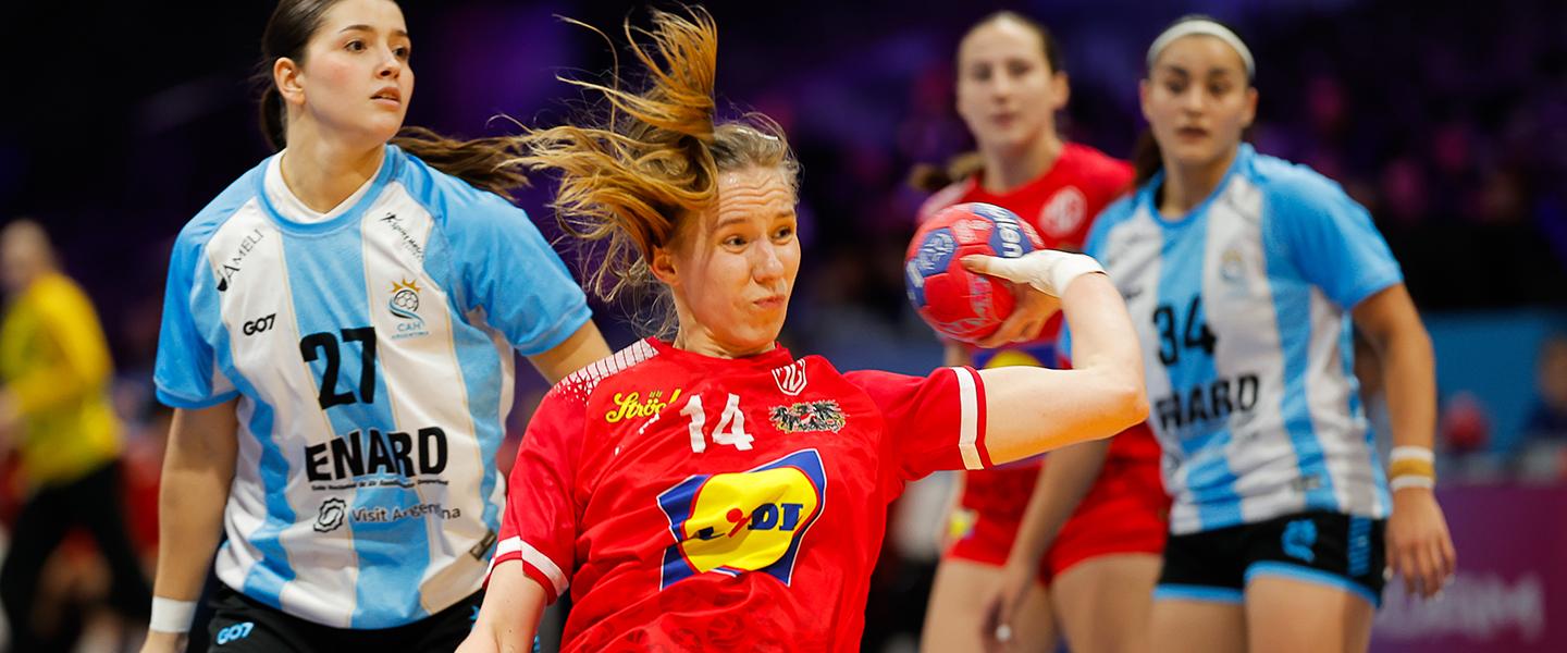 Close encounter sees Austria progress at Argentina's expense