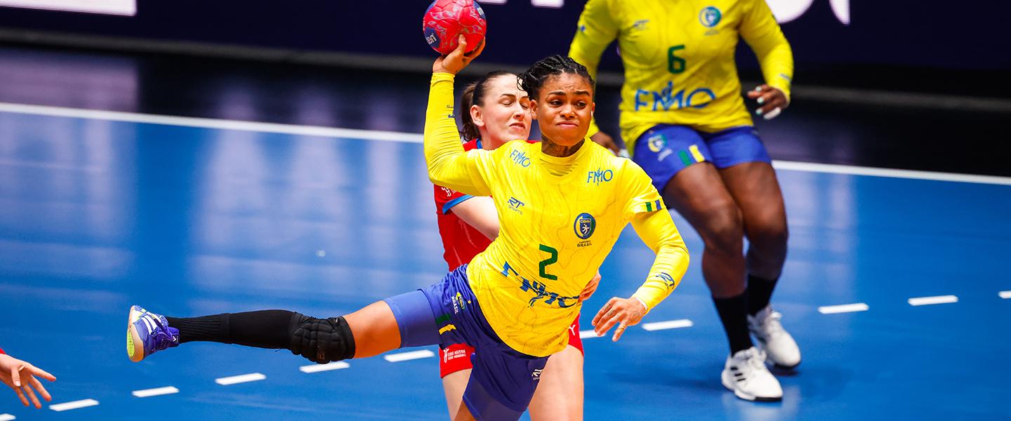 Strong second-half comeback helps Brazil reach main round
