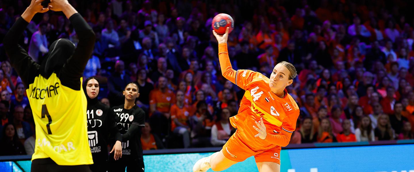 Fast break flurry provides Netherlands pathway to main round