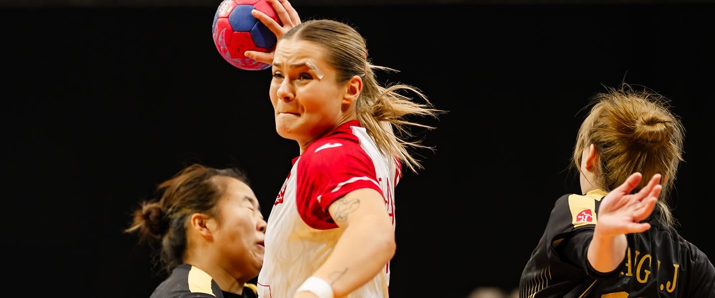 Poland control China clash to mark winning start