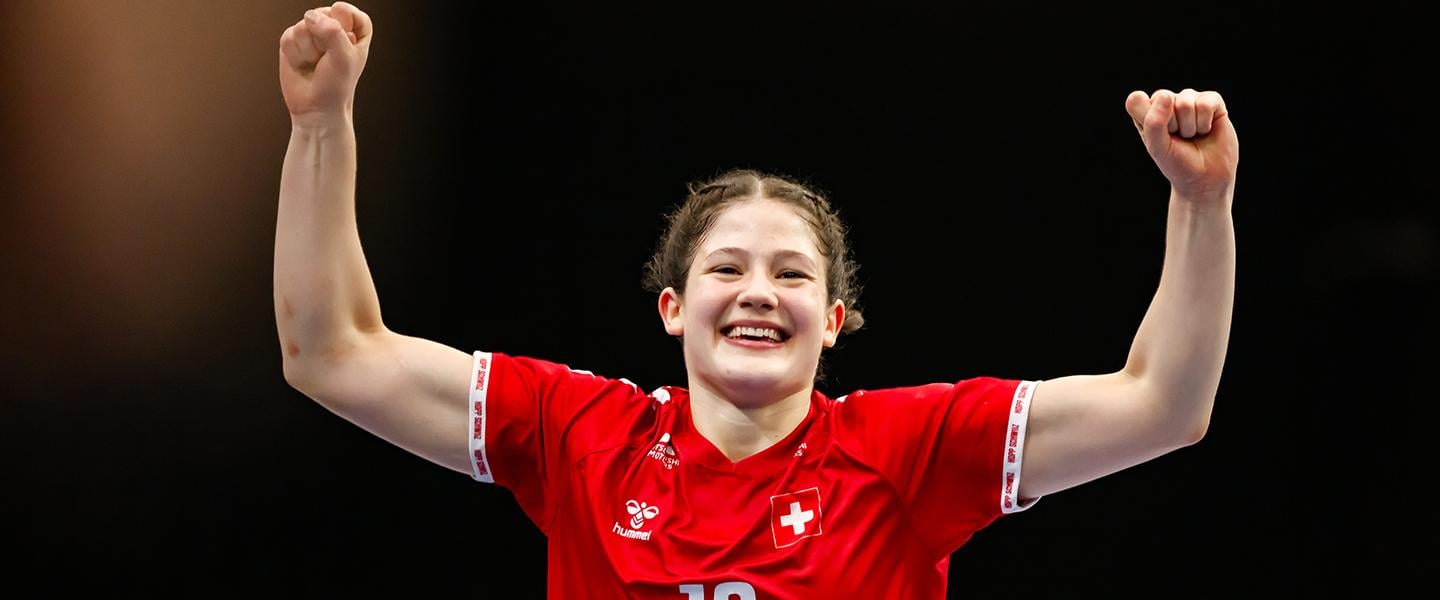 Switzerland take hard-fought win to reach their first-ever World Championship main round