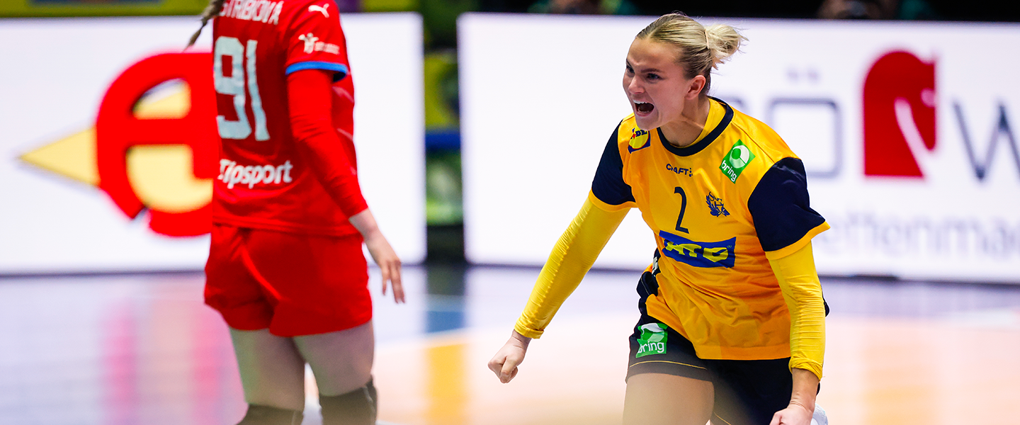 Sweden claim opening win despite Novotná’s heroics