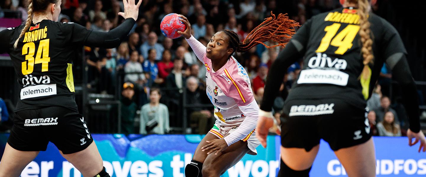 Spain turn it on against Montenegro as both move to next phase