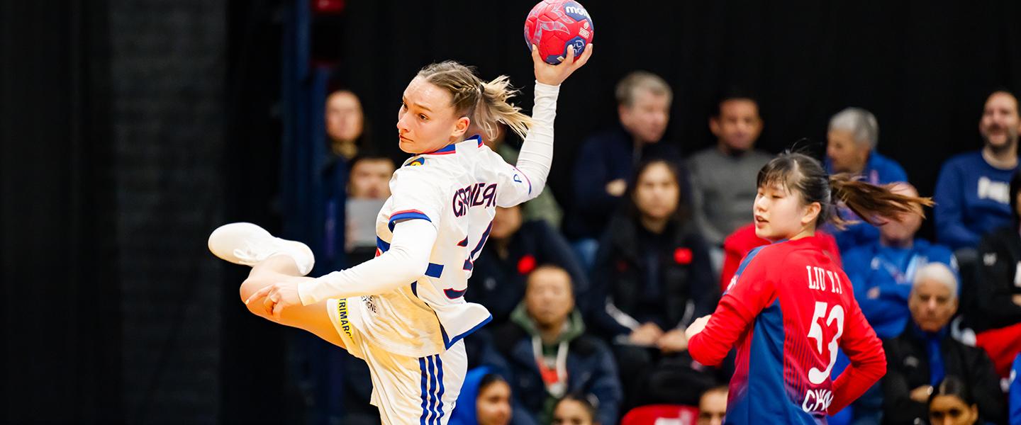 France secure main round with another high-scoring game